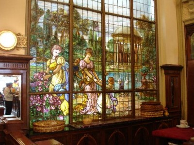 09 de Agosto-Restauraron los históricos vitrales de la confitería Las Violetas