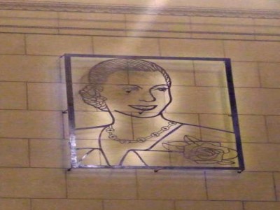 21 de Diciembre-Instalaron una imagen de Eva Perón en el hall central de la Estación Ferroviaria de Constitución