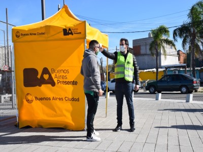 20 de Junio-Voluntarios del Gobierno porteño recorren las calles de la Ciudad concientizando sobre prevención del COVID-19