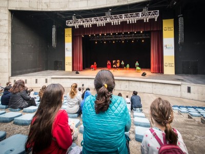 11 de Noviembre-Se estrenó la primera obra al aire libre con público presente en el Parque Centenario_