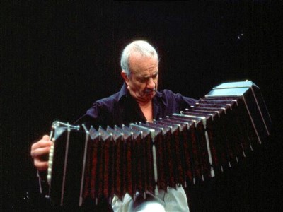 02 de Marzo-Colocarán una placa en homenaje a los cien años del nacimiento de Piazzolla, en su casa de Balvanera_