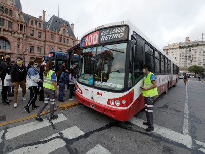 Cambiaron la ubicación de las paradas de colectivos en Constitución, para evitar las aglomeraciones de pasajeros_