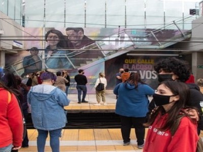 02 de Octubre-Inauguran un mural contra el acoso sexual callejero en la Estación de Subte en Constitución_