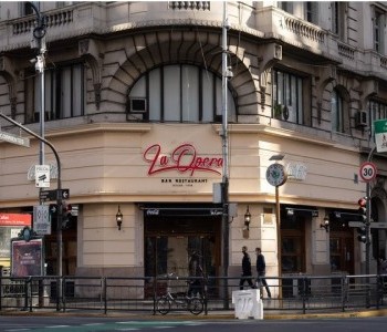 10 de Mayo-Reabre sus puertas el emblemático bar “La Ópera” de la Avenida Corrientes_