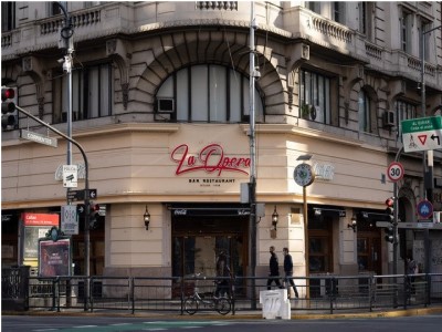 10 de Mayo-Reabre sus puertas el emblemático bar “La Ópera” de la Avenida Corrientes_