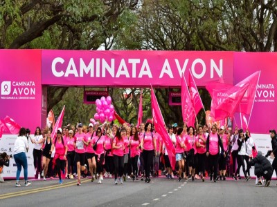 25 de Septiembre-Volvió a realizarse la Caminata Avon Contra el Cáncer de Mama_