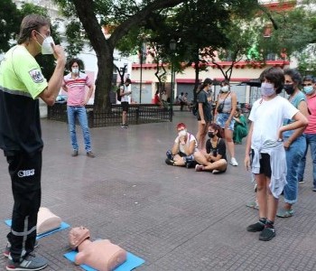 14 de Enero-Talleres gratuitos de RCP en la Plaza Martin Fierro del barrio de San Cristóbal_