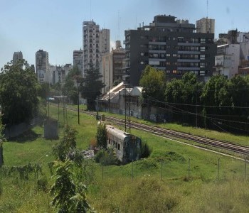 05 de Febrero-Construirán en Caballito un patio público frente a las vías del tren Sarmiento_