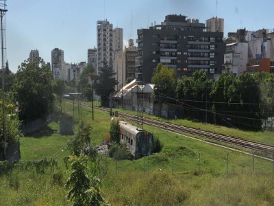 05 de Febrero-Construirán en Caballito un patio público frente a las vías del tren Sarmiento_
